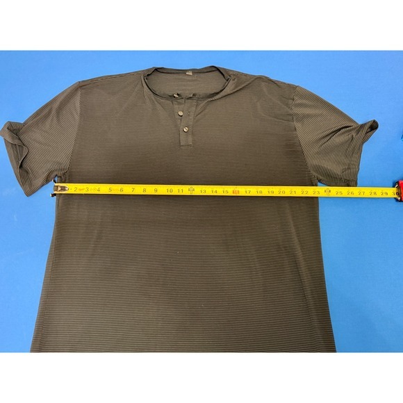 Vuori Linear Henley Shirt Black Micro Stripe Stretch Performance Athletic Top - Picture 2 of 5